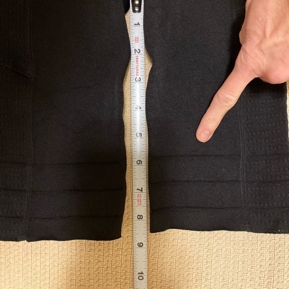 NWTFabletics Discontinued Compression, High-Waisted SculptKnit® Pocket Short NEW - Picture 9 of 13